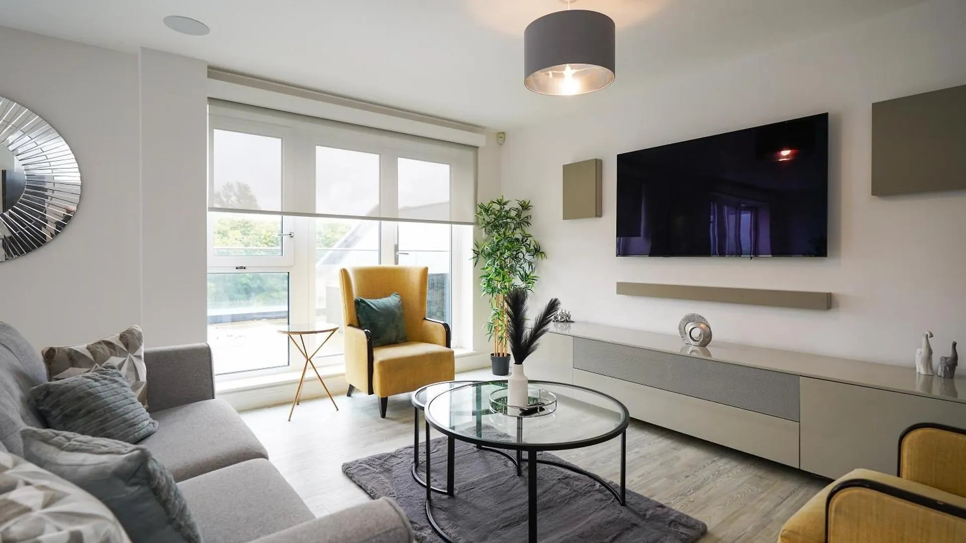 Serenity By The Water: 3 Bed 3 Bath West London - Parking 0*,