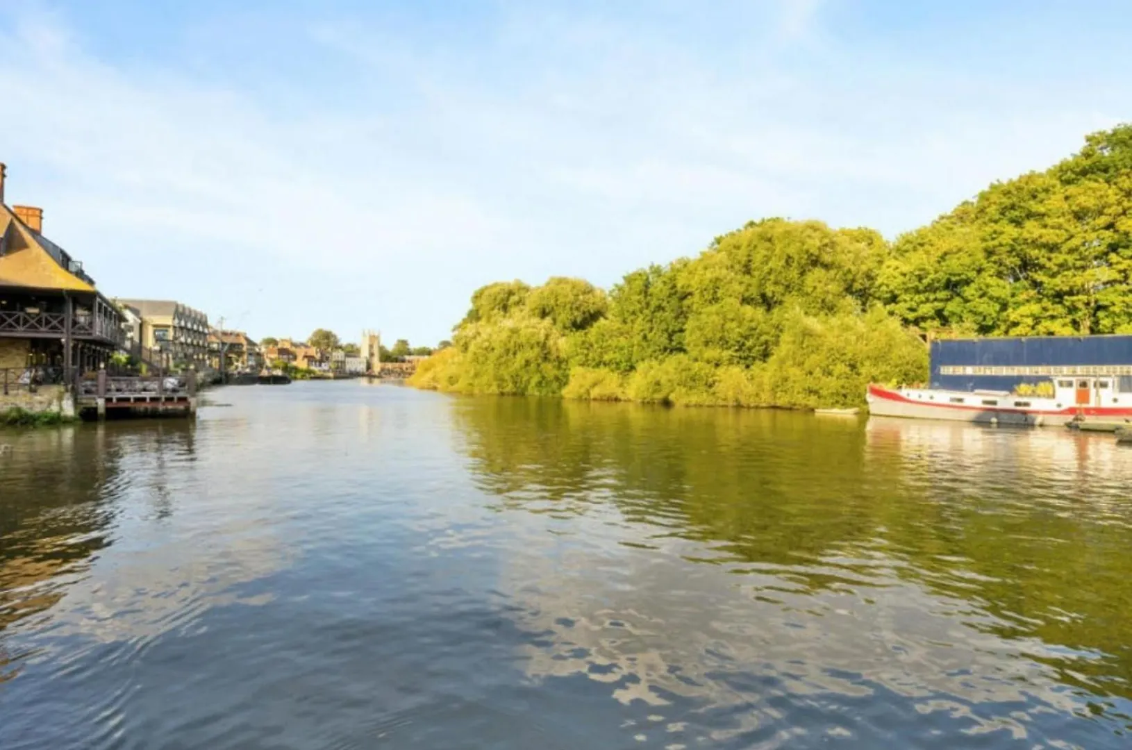 Apartment Serenity By The Water: 3 Bed 3 Bath West London - Parking